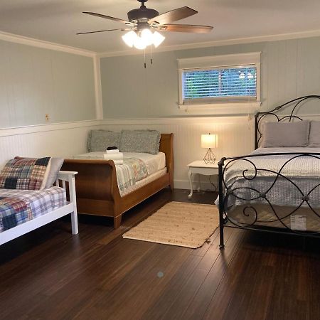 Tucked Away Newly Renovated 2 Bedroom/ 1 Bath Sleeps 8 Beaufort Luaran gambar