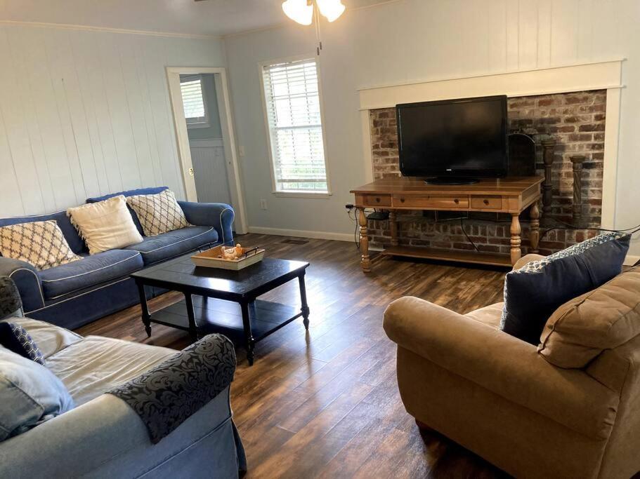 Tucked Away Newly Renovated 2 Bedroom/ 1 Bath Sleeps 8 Beaufort Luaran gambar