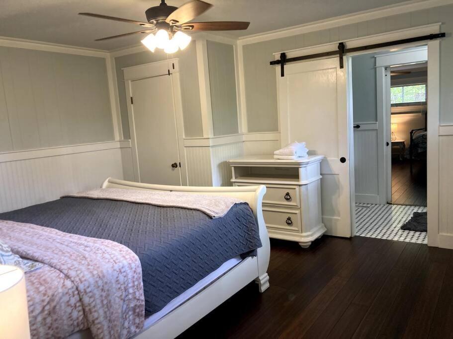 Tucked Away Newly Renovated 2 Bedroom/ 1 Bath Sleeps 8 Beaufort Luaran gambar